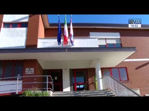 Riprendono i prof in aula e li deridono su WhatsApp, 22 sospesi. I genitori protestano