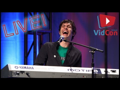 TOBUSCUS!!! SIDEBURNS SONG & DRAMATIC SONG LIVE PERFORMANCE - VidCon Adventures