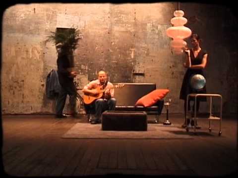 Flip Kowlier - Ik Ben Moe [Officiële Video]