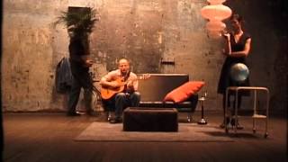 Flip Kowlier - Ik Ben Moe [Officiële Video]