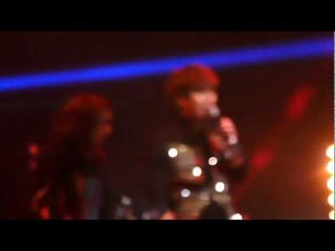 130214 Valentine Concert with K.Will [15/19] - 초콜릿
