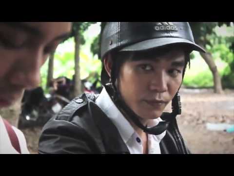 Khóc trong tiếng cười - Đồng Thiên Đức