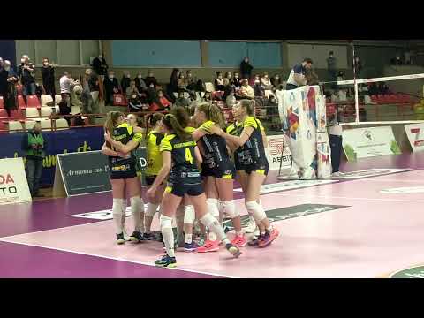 IL PUNTO DECISIVO DEL MATCH DI MONTECCHIO E LA FESTA DELLE RAGAZZE