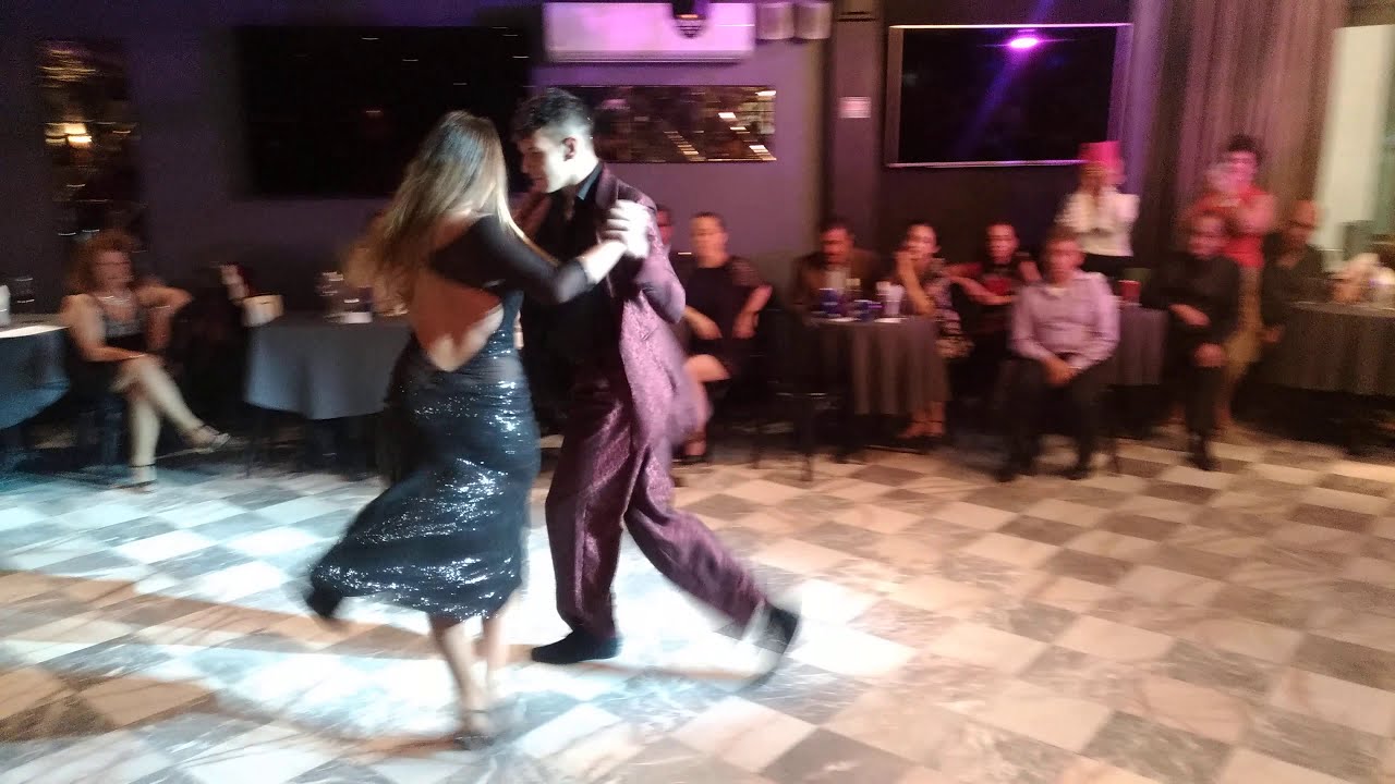 Angeles Carrión y Daniel Arroyo interpretan El Aeroplano