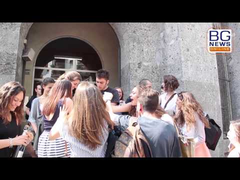 Bergamonews - Ultimo giorno di scuola, la festa a Bergamo
