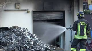 spento-all-alba-maxi-incendio-in-deposito-e-sanitaria-al-via-bonifica
