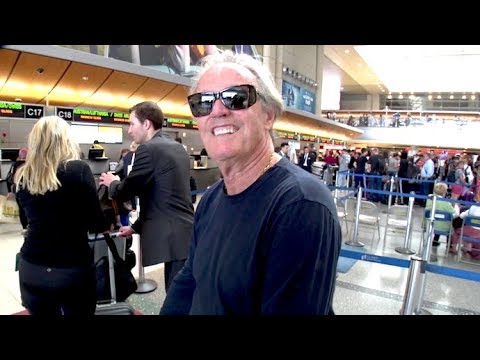 Former Trump Supporter Apologizes To Peter Fonda At LAX