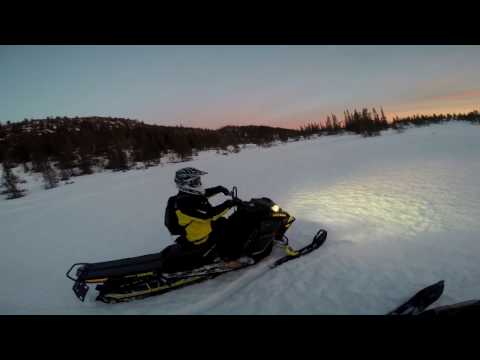2017 Ski Doo Summit 850 vs 2017 Polaris Pro Rmk 800 drag race