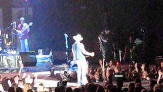 Kenny Chesney-Somewhere With You (live @ Xcel Energy Center 3-25-11)