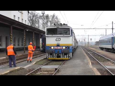 754.029-7 dovezla soupravu vlaku Os 3819 do stanice Nezamyslice