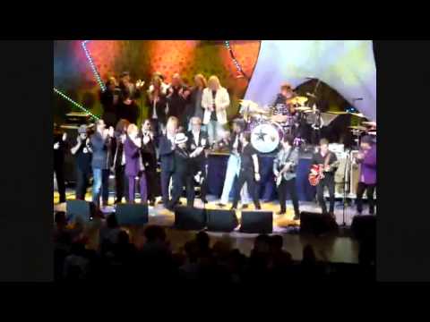 Ringo Starr's 70th Birthday Concert - 22. With A Little Help From My Friends / Give Peace a Chance