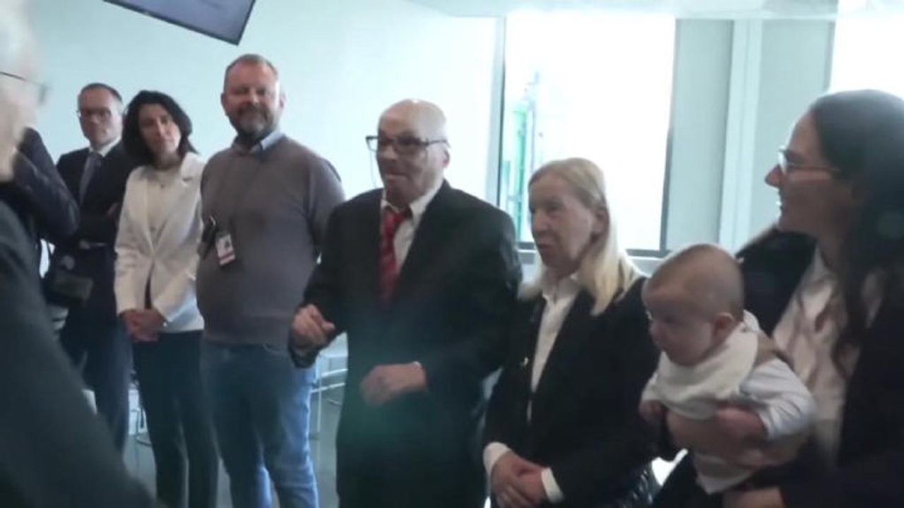 Mattarella incontra a Linate Pasquale Padovano, unico sopravvissuto incidente 2001