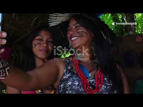 Explore a beleza e a cultura única de Parintins, uma joia da Amazônia brasileira .