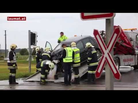 PKW kollidierte auf Bahnübergang in Pettenbach mit Triebwagen der Almtalbahn