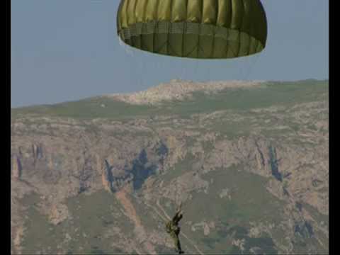 Paracadutista tu - (Originale con Testo) - canti e inni dei paracadutisti