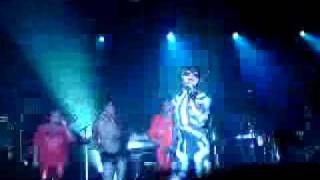 Basement Jaxx - She&#39;s No Good (Live in Birmingham - 23/04/09)