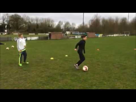 Ronald Diepstraten verzorgt voetbaltraining op SAB velden - 1