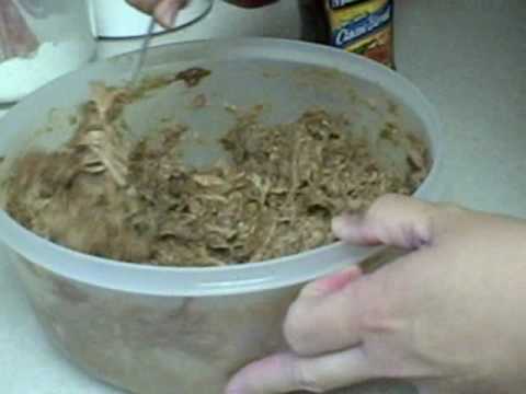 How to Make Slow Cooker Pulled Pork with CookingAndCrafting