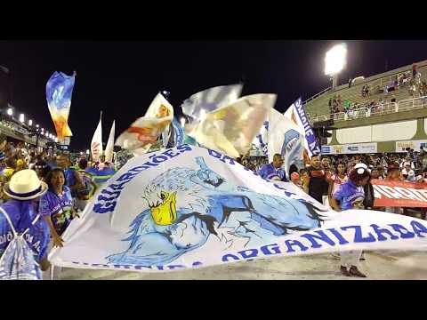 Torcidas na pista fechando o ensaio técnico da Portela