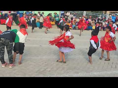 Danza pícara carnavalera de estudiantes de yanahuaya