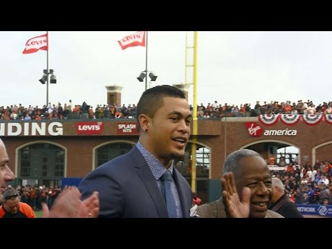 WS2014 Gm4: Stanton, Trout accept Hank Aaron Award
