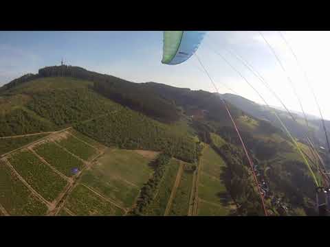 Gleitschirm fliegen im Sauerland - sanfte Thermik am Stüppel