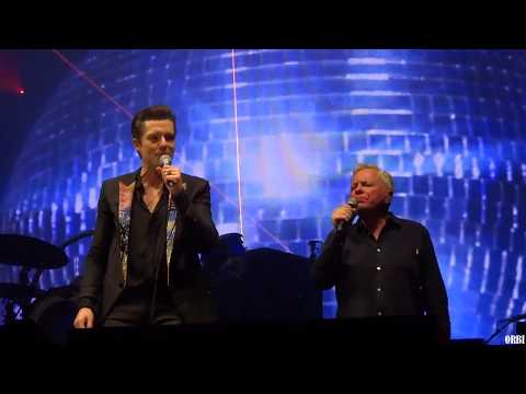 The Killers Feat. Bernard Sumner - Bizarre Love Triangle (London, The O2, 28.11.17.)