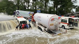 Download lagu INNALILLAHI !!! HUJAN DERAS JALAN BANJIR, Sopir Medan Terjebak Total Lewati Tikungan Menanjak Basah mp3 Download lagu INNALILLAHI !!! HUJAN DERAS JALAN BANJIR, Sopir Medan Terjebak Total Lewati Tikungan Menanjak Basah mp3