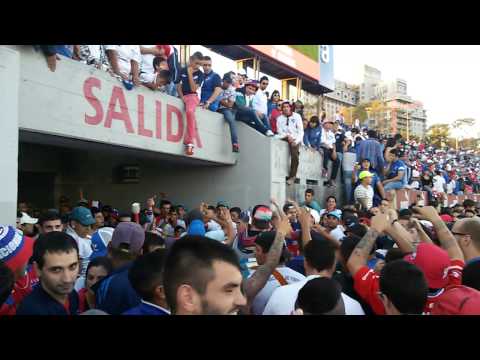 "Peñarol, que puta que sos - tema nuevo" Barra: La Banda del Parque • Club: Nacional