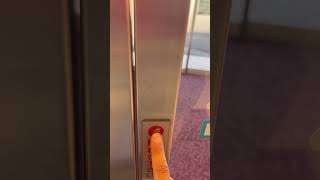 パチンコ屋の自動ドアボタン押してもあかねぇーで反応悪りぃーなんとか出れたぜ