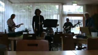 (I Believe I'll) Dust My Broom