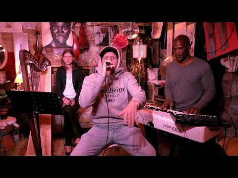 FREMDE  by Markus MANNEM