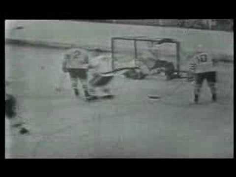 Hockey-VM 1962 - Den gliiiiider in i mål!