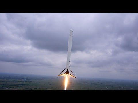 Космический грузовик Dragon компании SpaceX отправился к МКС. Фото.