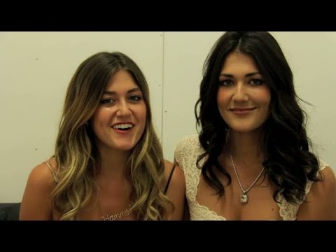 Sara och Hanna Montazami hälsar till mamma Maria - Let’s Dance (TV4)