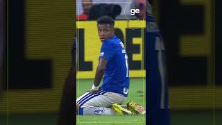 O GOLEIRO DO DEMOCRATA PAROU O CRUZEIRO NA ESTREIA DE GERSON | #shorts | ge.globo