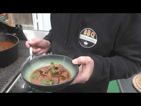 Malt beer goulash from the Dutch oven is simply delicious!