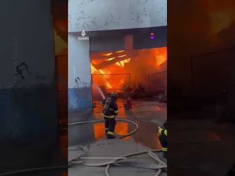 Massive chemical plant fire triggers mass evacuations in Mexico | AJ #shorts