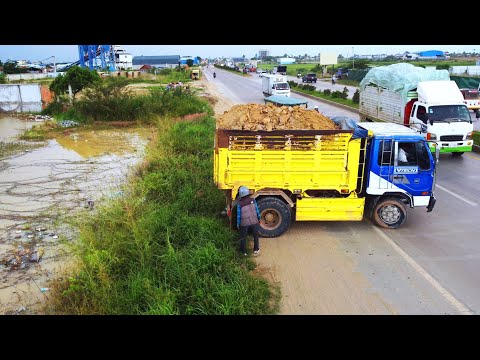 First Start New PROJECT!! LANDFILL Delete Deep Land Along Highway Road Use D31P Dozer & 5Ton Truck.