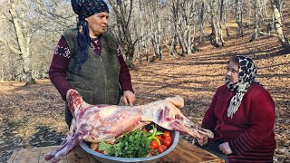 Tomat Sousunda Bütöv Quzu, Cooking Whole Lamb in Tomatoes on the Campfire, Outdoor Cooking