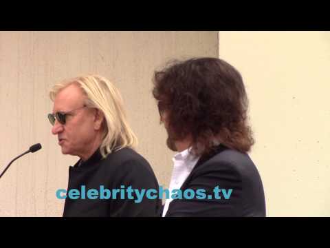 Joe Walsh tells jokes about Jeff Lynne saying Jeff was born with sunglasses on