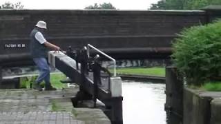 preview picture of video 'NEW MAINLINE CANAL FACTORY LOCKS TO PUDDING GREEN JUNCTION'