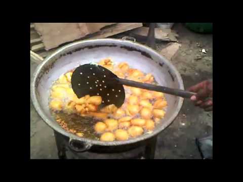 Nigerian Food: how-to make Akara, Lagos street-style