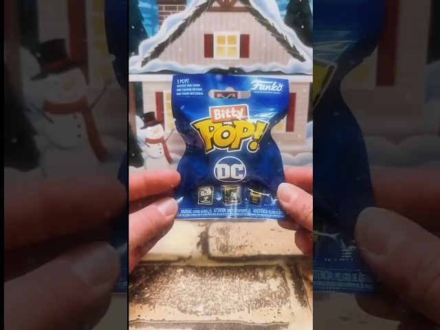 Vídeo relacionado con Funko Bitty Pop! Batman 85th - Freeze 4PK Y una Minifigura Misteriosa Sorpresa - 0.9 Inch (2.2 Cm) - DC Comics Coleccionable- Repisa Apilable Incluida - Idea de Regalo - Toppers de Tarta