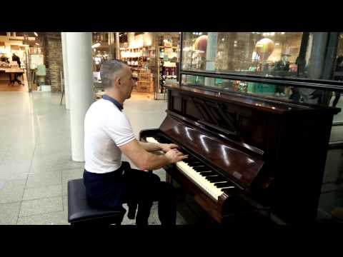 Play me i'm yours - RHAPSODY - Live at King's Cross St. Pancras Station in London