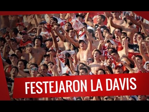 "El Monumental festejó la Davis" Barra: Los Borrachos del Tablón • Club: River Plate