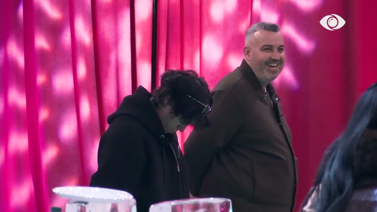 Më duket se e ke bërë në…/ Rogerti i drejtohet Artanit: Nuk e ndjen nga mosha
