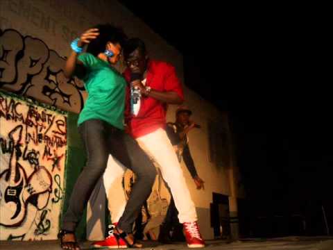 AZONTO-AUSMARVIC   (atom)