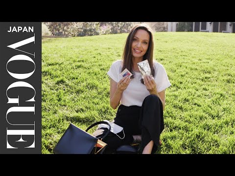 アンジェリー・ジョリーのバッグの中身を公開！|In The Bag｜VOGUE JAPAN (アンジェリーナ・ジョリーのバッグの中身を公開！| In The Bag | VOGUE JAPAN)