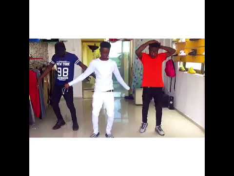 Chuzhe International & Daelight doing chimwemwe dance to Ama Bosses #AmaBosses 😎